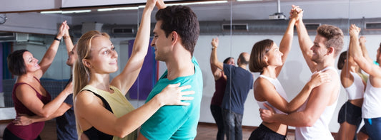 des danseurs dans un cours de danse